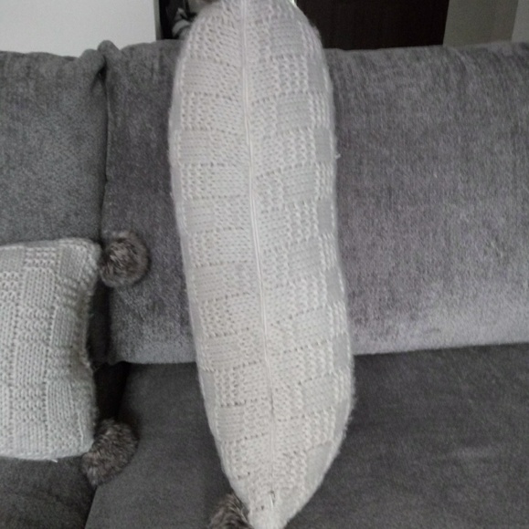 Pillows - Picture 3 of 6